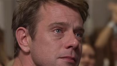 بكاء وتأثر المصمم جوناثان أندرسون بعد عرضه الأول لديور 