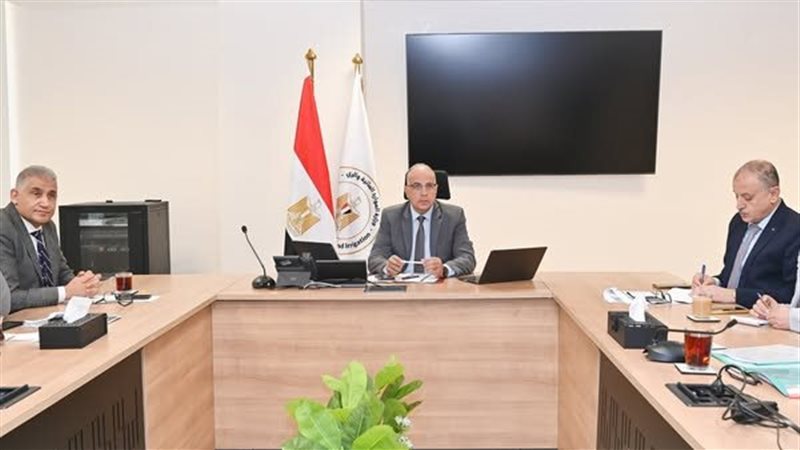 وزير الري يتابع أعمال