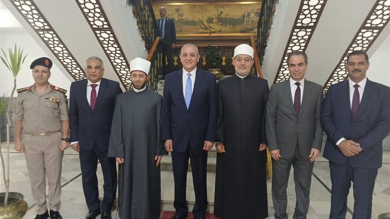 محافظ الغربية ووزير