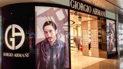 مجموعة أرماني تتواصل مع مشترين محتملين من أجل بيع حصة في الشركة 