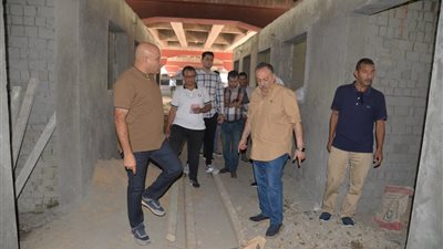 محافظ أسيوط يتفقد إنشاء معارض دائمة للمحافظة والأسر المنتجة أسفل كوبري فيصل 