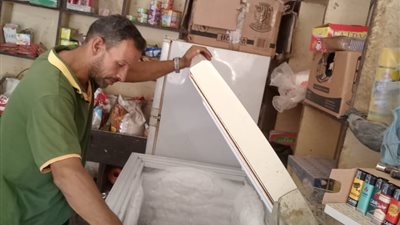 تحرير 8 محاضر والتحفظ على نصف طن شيبسي بالفشن ببنى سويف