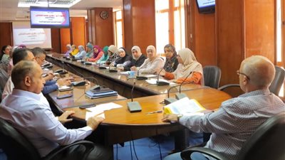 إستعراض عدد من الموضوعات في اللجنة الإشرفية العليا لمحو الأمية بمحافظة السويس