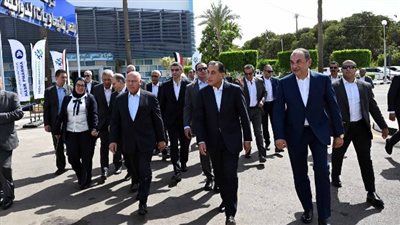 رئيس الوزراء يشهد فيلمًا تسجيليًا حول صناعة الدواء بالقليوبية
