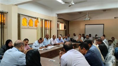 اجتماع بقنا لمراجعة محاضر تقسيم المناطق السكنية تنفيذا لقانون الإيجار الجديد