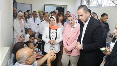 محافظ دمياط يعلن خطة لتطوير الخدمات ببعض المستشفيات وتحويلها لعيادات خارجية