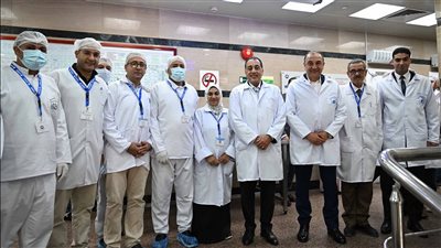 رئيس الوزراء يتفقد مصنع المستحضرات الصيدلية الصلبة وأخر للمحاليل الوريدية  