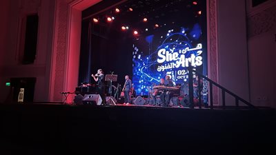 في رحلة ساحرة.. نهى فكري تحتفل بموسيقى زياد رحباني بمهرجان هي الفنون