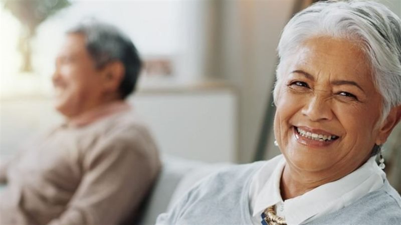 لماذا تعيش النساء