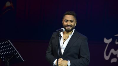 تامر حسني يشعل أجواء حفل افتتاح مهرجان نقابة المهن التمثيلية المسرحي |صور