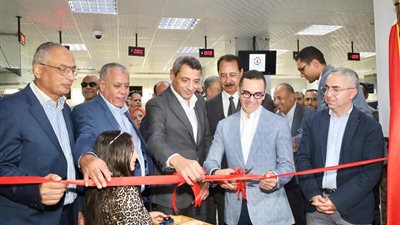 وزير الاستثمار ومحافظ السويس يفتتحان مكتب التسجيلات التجارية الجديد
