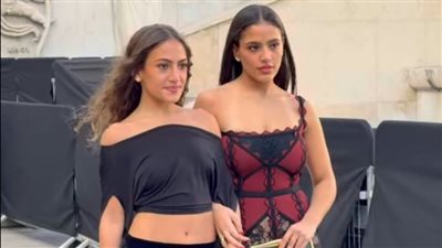 كنزي وجنا عمرو دياب أبرز حضور عرض إيلي صعب بأسبوع باريس للموضة 