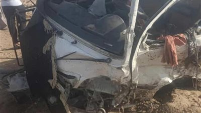 مصرع طالب وإصابة 8آخرين في حادث تصادم سيارتين بسوهاج