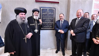 محافظ أسيوط والبابا تواضروس يضعان حجر الأساس لمستشفى القلب التخصصي بالمعلمين 
