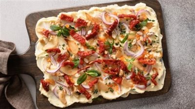 طريقة عمل بيتزا البطاطس المهروسة بخطوات سهلة وبسيطة تعرفي عليها