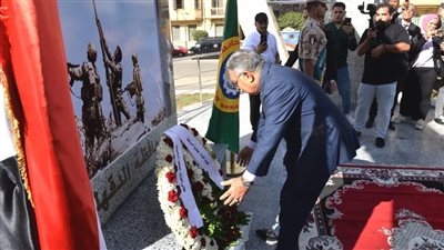 الدقهلية تحتفل بذكرى اكتوبر.. والمحافظ يضع الورد على النصب التذكارى للشهداء