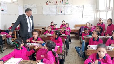 وكيل التعليم بالبحيرة يتابع إنتظام الدراسة بمدارس الرحمانية 