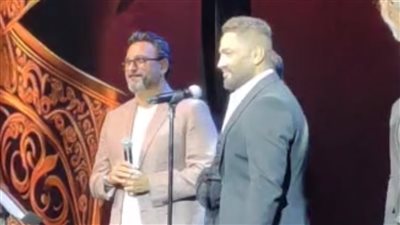 في دورته الـ8.. تامر وأكرم حسني بحفل افتتاح مهرجان المهن التمثيلية |صور