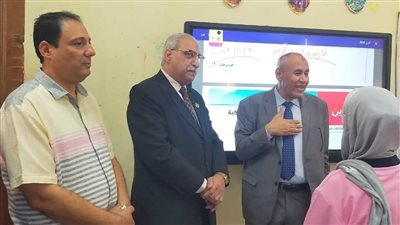 نائب وزير التعليم ووكيل تعليم القليوبية يتابع سير الدراسة بمدارس بنها 