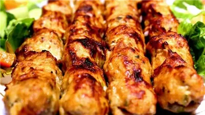 كفتة الدجاج المفروم: وصفة صحية وشهية لجميع أفراد العائلة
