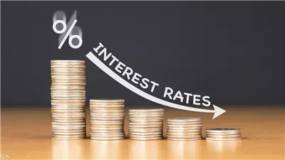 كيف ينعكس خفض أسعار الفائدة على المواطن؟.. خبير مصرفي يُجيب 