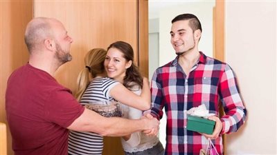 استقبال الضيوف المفاجئين: 8 خطوات لتحويل الزيارة إلى تجربة ممتعة