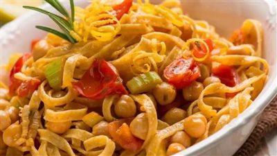 مكرونة تالياتيلي بالحمص والطماطم.. نكهة إيطالية بلمسة شرقية