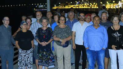 فوج سياحي ألماني يجري جولة على ممشى كورنيش بني سويف أثناء رحلتهم النيلية 