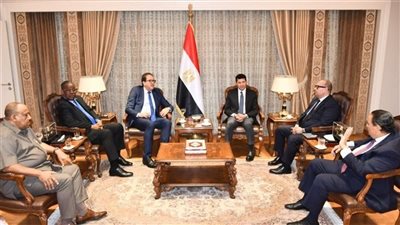 وزير الرياضة يُنهي الخلاف بين 