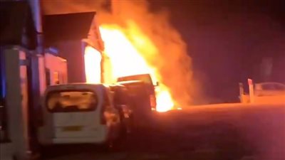 كانوا يتناولون الشاي.. تفجير مسجد في بريطانيا أثناء تواجد شخصين بداخله