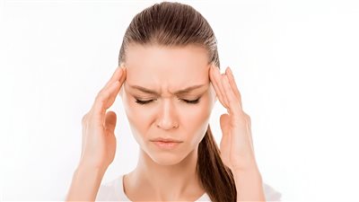 أربطة الشعر ومعطرات الجو تسبب الصداع دون أن تشعر.. تحذيرات طبية جديدة
