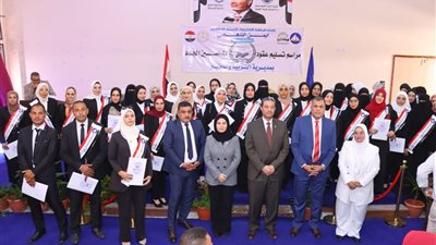 محافظ دمياط يسلم 315 عقدًا للمعلمين الجدد في احتفالية بدمياط الجديدة