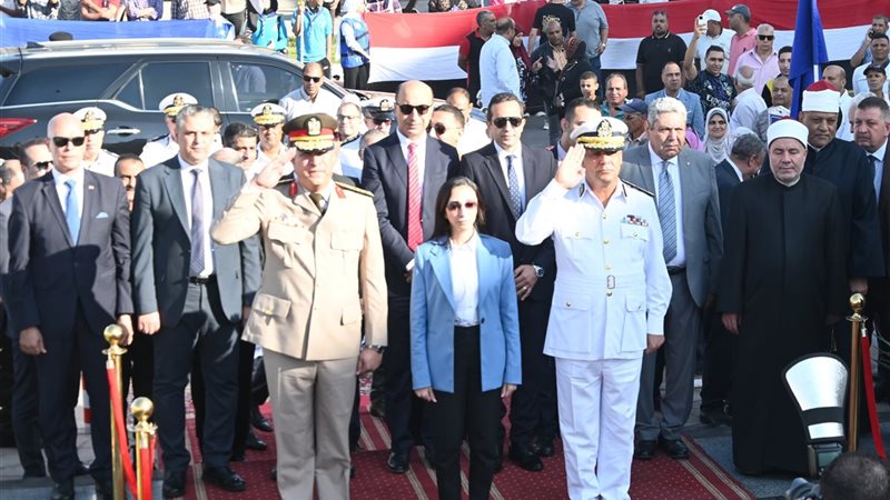 محافظ البحيرة تضع
