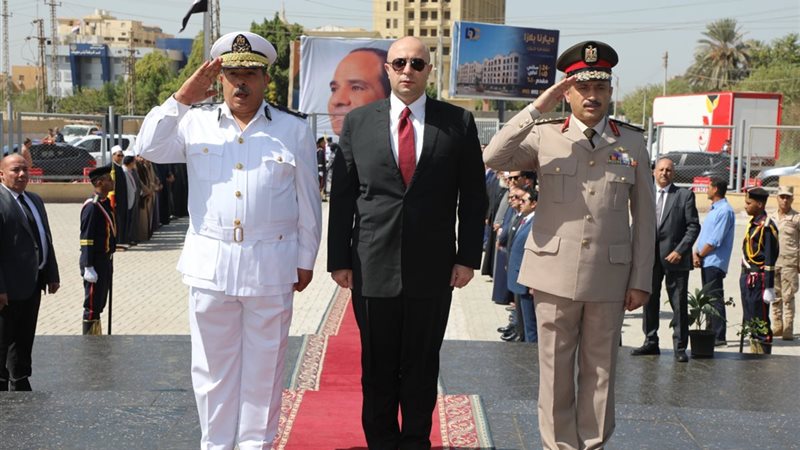 محافظ بنى سويف ومدير