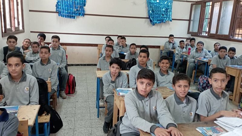 طلاب المدارس بمحافظة