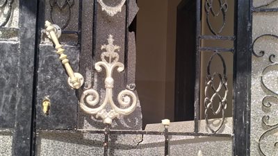 الأمن يفحص استغاثة شخص من اقتحام جيرانه لمنزله والتعدى على زوجته بالعياط