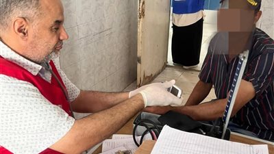 حملة 100 يوم صحة تواصل خدماتها بمبادرة الأمراض المزمنة بقافلة بمستشفى السويس