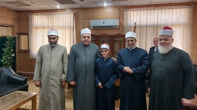 مصحف بلغة برايل.. رئيس قطاع المعاهد الأزهرية يكرم خمسة طلاب من ذوي البصائر