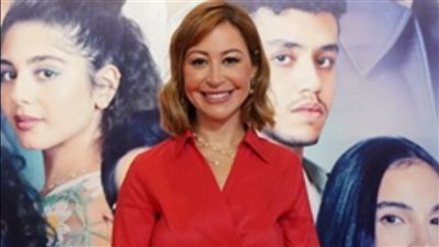 سعره اقتصادي.. شاهد تفاصيل فستان منة شلبي في العرض الخاص لفيلم هيبتا 2