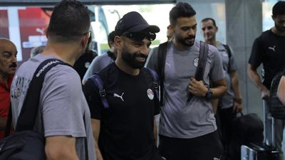بقيادة التؤام وحضور صلاح.. الفراعنة يغادرون إلى المغرب لمواجهة جيبوتي