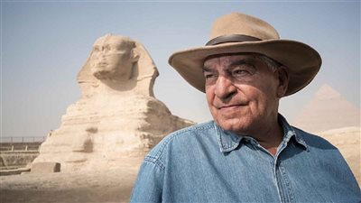 زاهي حواس يفجر مفاجأة بعد سرقة لوحة أثرية نادرة من سقارة