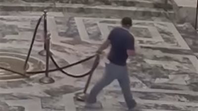 شخص مهتز نفسيا يقتحم مبنى الكابيتول ويشعل النار داخل قاعة الاستقبال