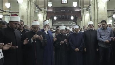 وفاة الدكتور أحمد عمر هاشم.. شيخ الأزهر والمفتي والوزير يؤدون صلاة الجنازة
