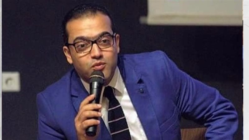 الدكتور مصطفى عباس