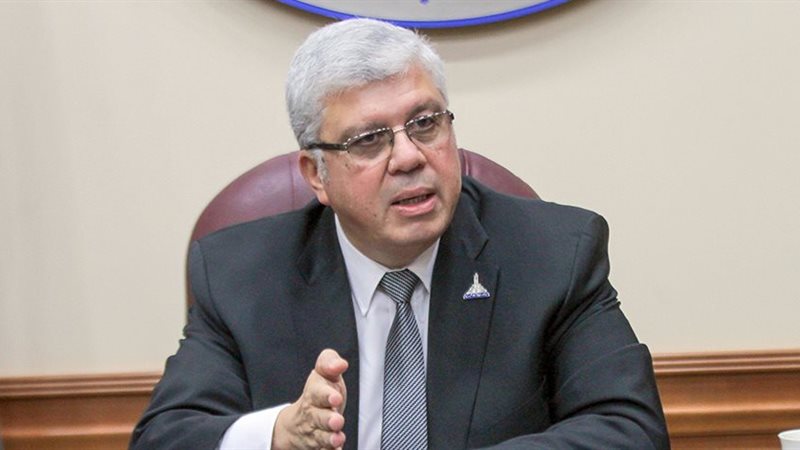 أيمن عاشور، وزير