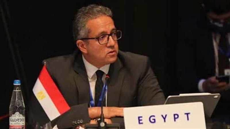 وزير الاستثمار يهنئ
