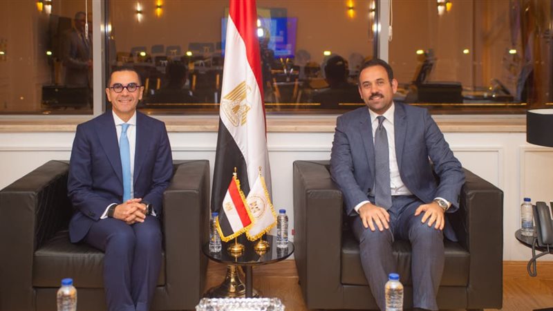 وزير الاستثمار والرئيس