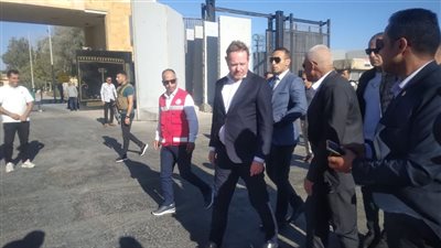 تأييدا للموقف المصري.. وزير خارجية هولندا يزور المصابين الفلسطينيين بالعريش 