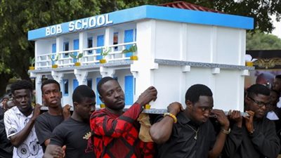 توابيت الموتى في غانا فن مبتكر يحتفي بالموت والموتى