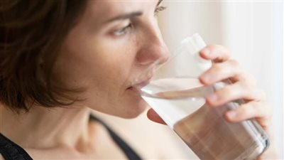 هل شرب كمية أكبر من الماء يساعدك على التغلب على التوتر؟